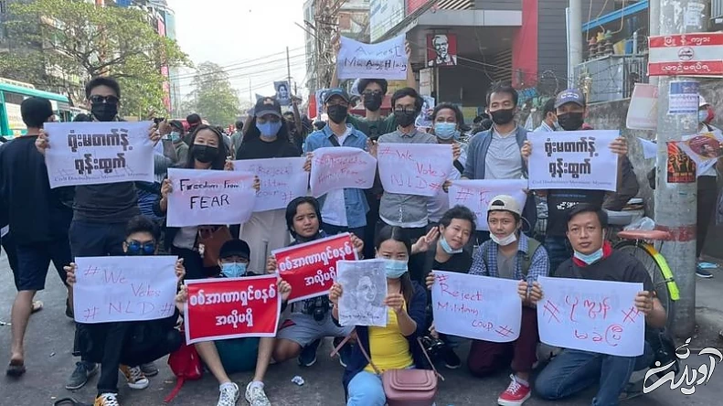 (تصاویر) کودتای میانمار؛ ملکه زیبایی مقابل ارتش ایستاد